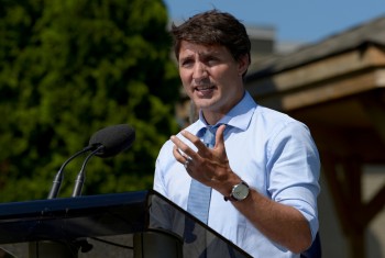 كندا : بعد الإعلان عن إصابة عدد من طاقمه الخاص وفريقه الأمني بفيروس كورونا ، رئيس الوزراء جاستن ترودو يراقب نفسه