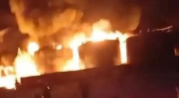 أبوظبي: احتواء حريق في محطة خزانات وقود بمصفح إثر استهداف بطائرة مسيّرة
