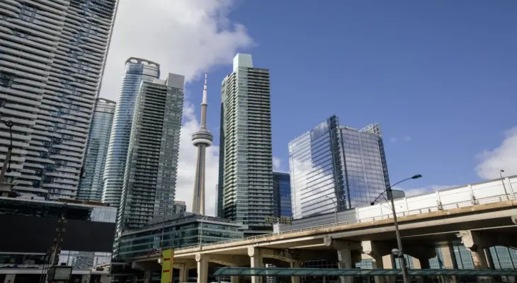 Les grandes banques du Canada et les régulateurs examinent les risques des nouveaux modèles d'intelligence artificielle