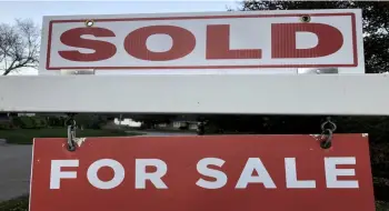 تراجع سوق الإسكان يدفع متقاعدين كنديين لتأجيل خطط الانتقال إلى منازل أصغر