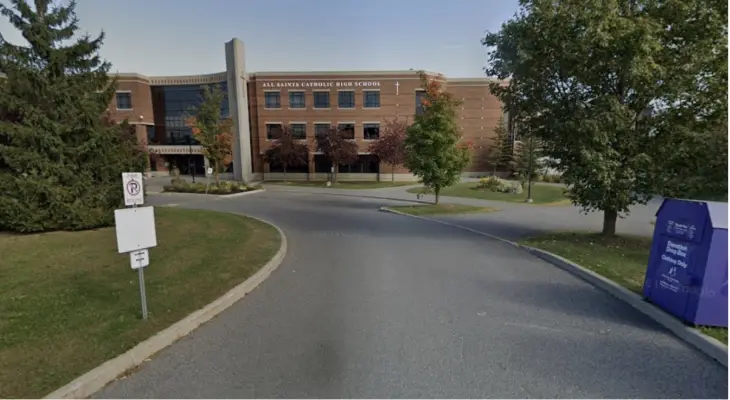 Fausse alerte nécessitant une intervention de sécurité dans une école secondaire à Kanata