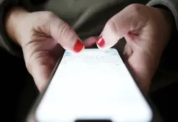 منع معلمة في بريتيش كولومبيا من التدريس 15 عاماً بعد إدانتها باستدراج طفل