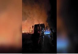 حريق خطير يدمّر حظيرة في منطقة أوتاوا ويتسبب بنفوق حصان وعدة دجاجات