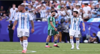 ميسي يقود الأرجنتين للفوز على الجزائر بثلاثية في كأس العالم