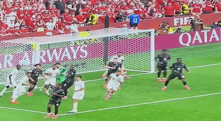 Le Canada écrase le Qatar avec un score historique de six buts et se rapproche de la qualification pour les 32es de finale