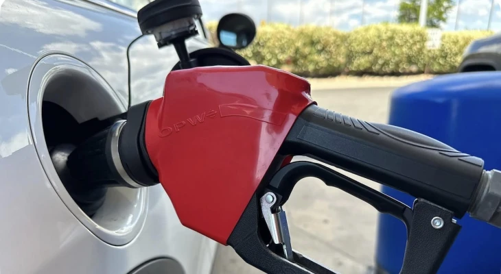 Experts warn Canadians against relying on the continued decline in fuel prices