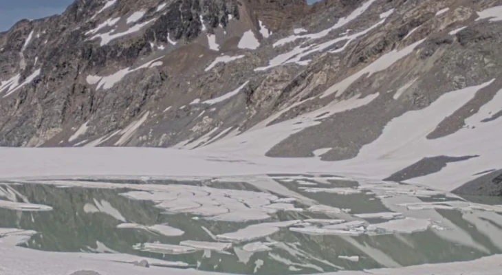 Evacuation of areas in British Columbia after a glacial lake outburst near Pemberton