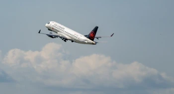 Airlines keep ticket prices high despite falling fuel costs