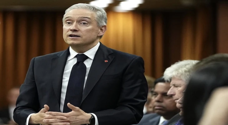 الحكومة الكندية تدافع عن العودة الموسعة إلى المكاتب وموظفون يشككون في جدواها